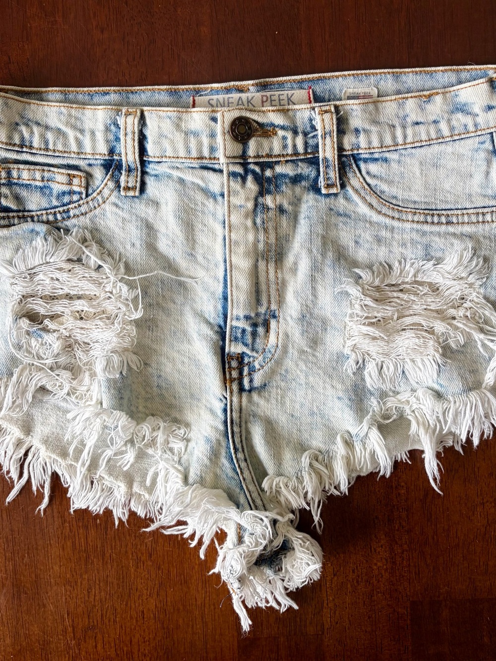 Sneak Peek Acid Wash Light Blue Distressed Frayed Denim Shorts Size Large